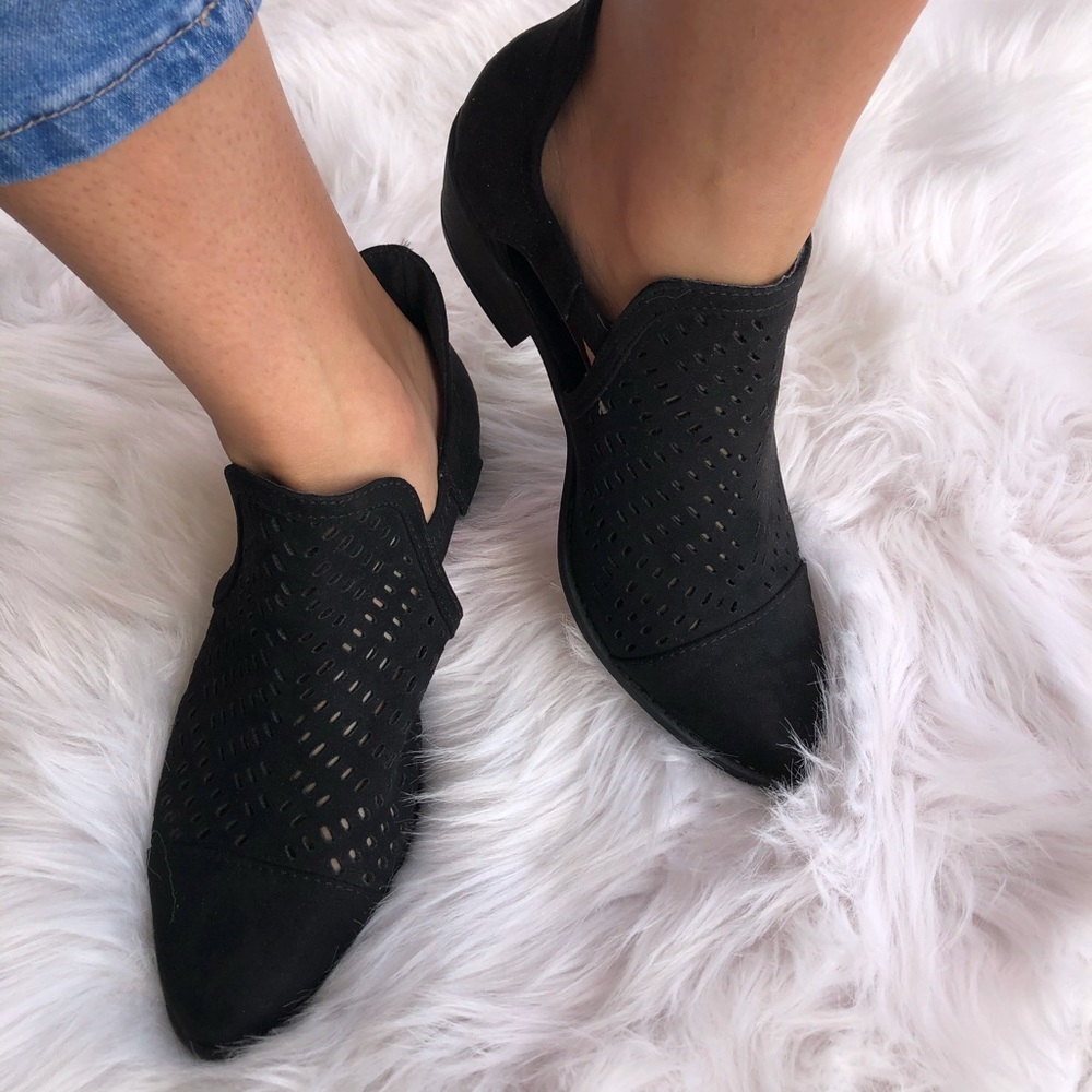 QUPID Sochi Black Suede Transition Ankle Bootie - Picture 6 of 7